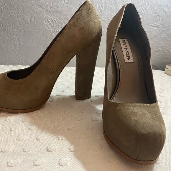STEVE MADDEN Serrina Taupe Suede Pump - Picture 5 of 16